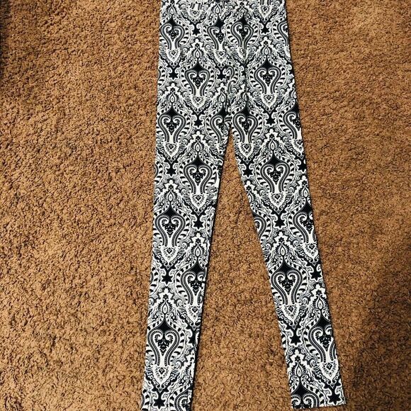 Forever 21 Women’s High Rise Stretch Long Leggings Pants Print Black White Small - Picture 2 of 5